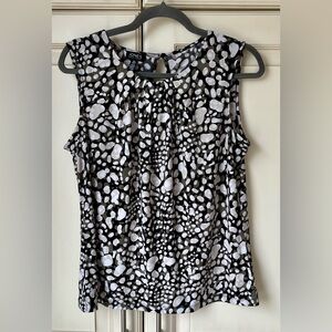 Jones New York Black, Green and White Ruched Sleeveless Blouse